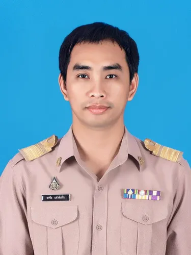 นายธงชัย แซวจันทึก