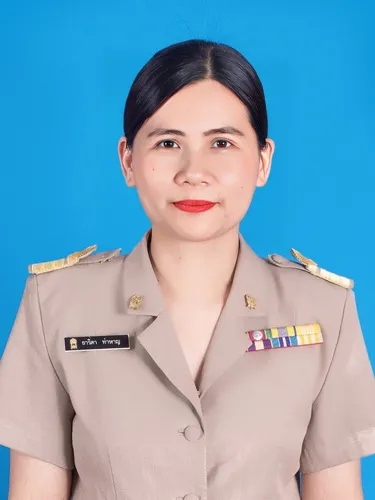 นางธาริดา ท่าหาญ